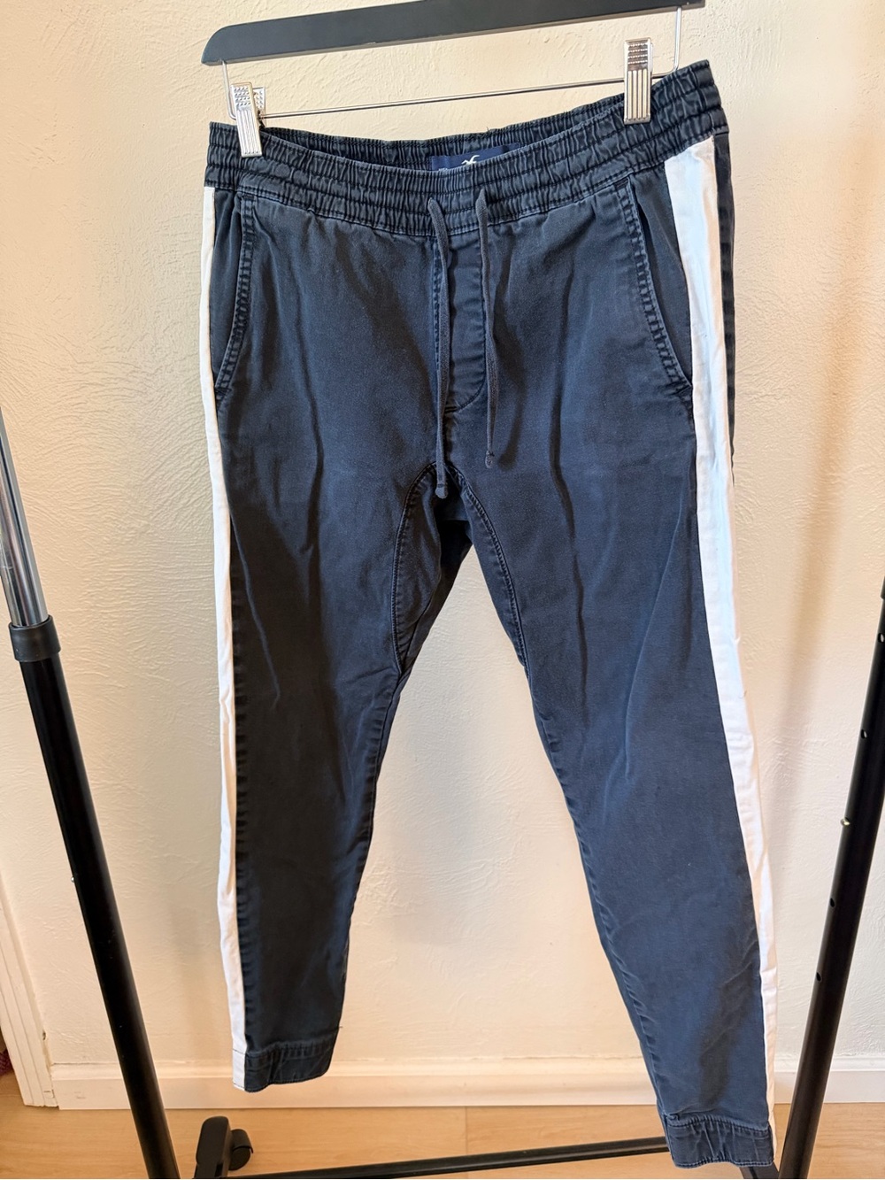 Women’s‎ Navy Hollister Jogger Pants with White Side Stripe size small